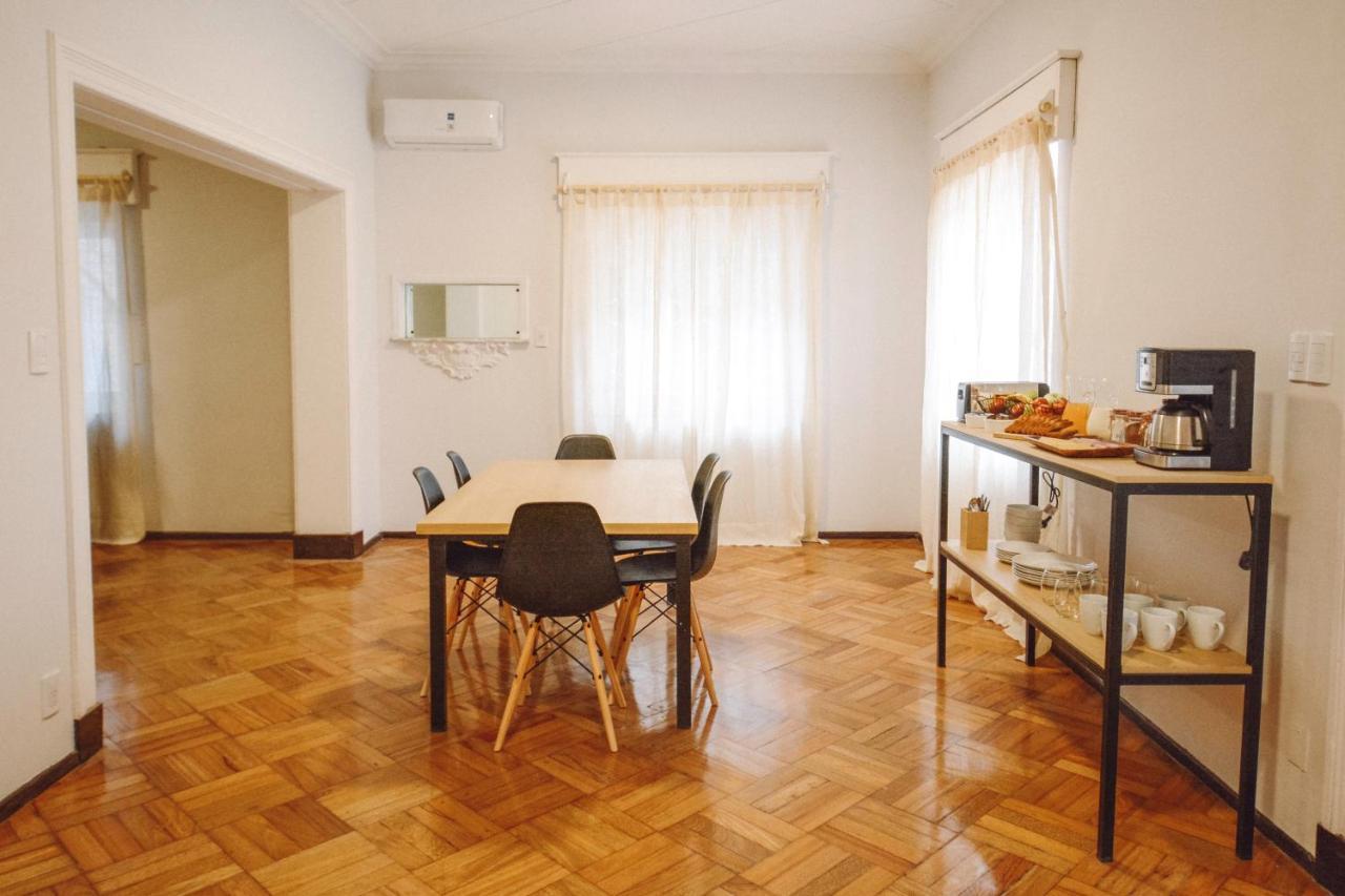 Acomodação com café da manhã  Anden Aristides *